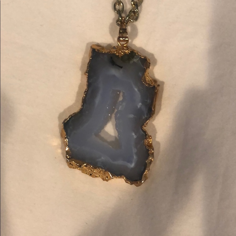Agate & gold pendant necklace